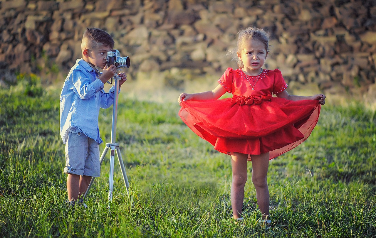 Niños fotografiandose