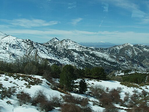 La imagen muestra una panorámica de Sierra Nevada, en Granada, España