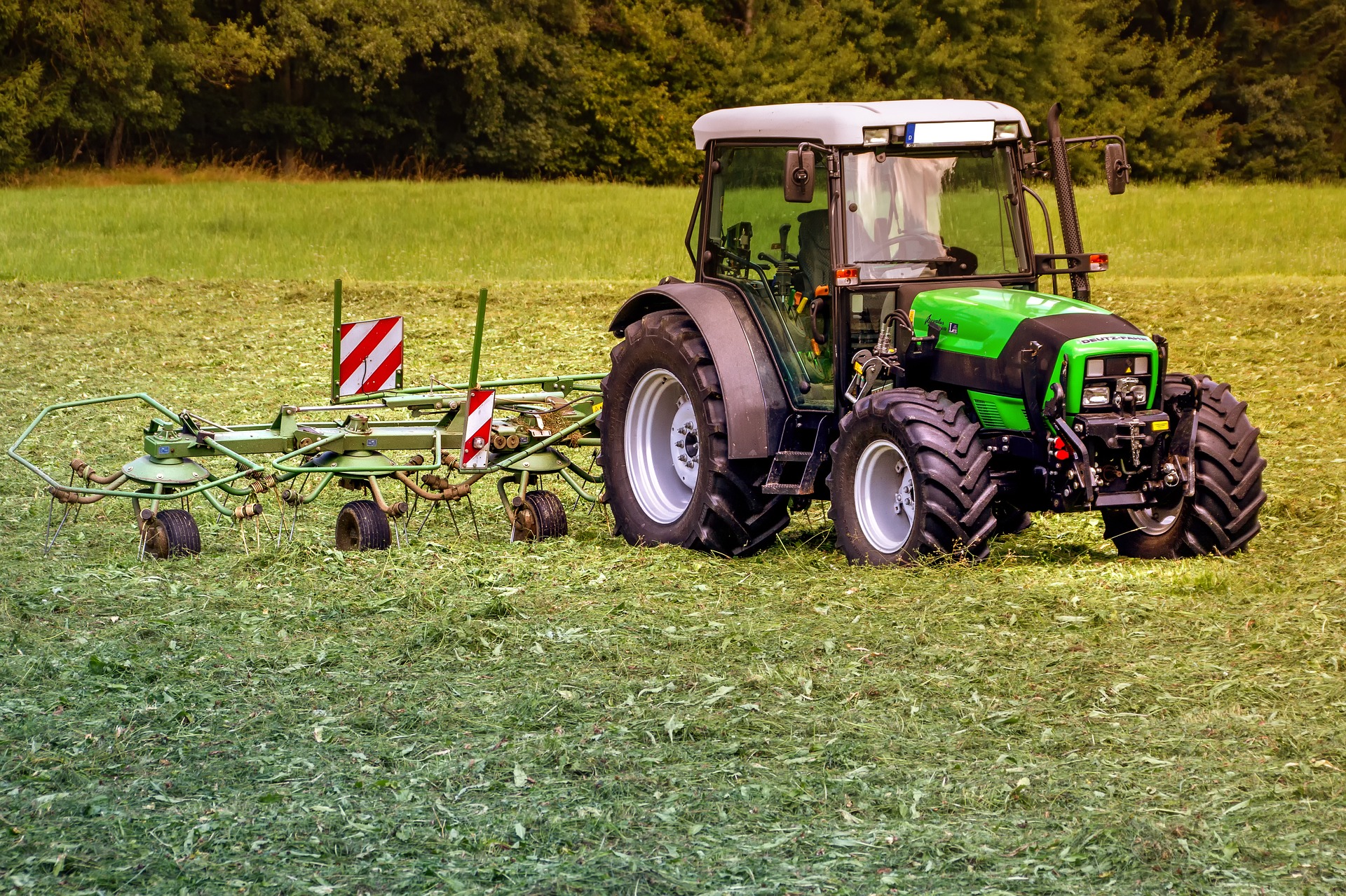 La imagen muestra un tractor