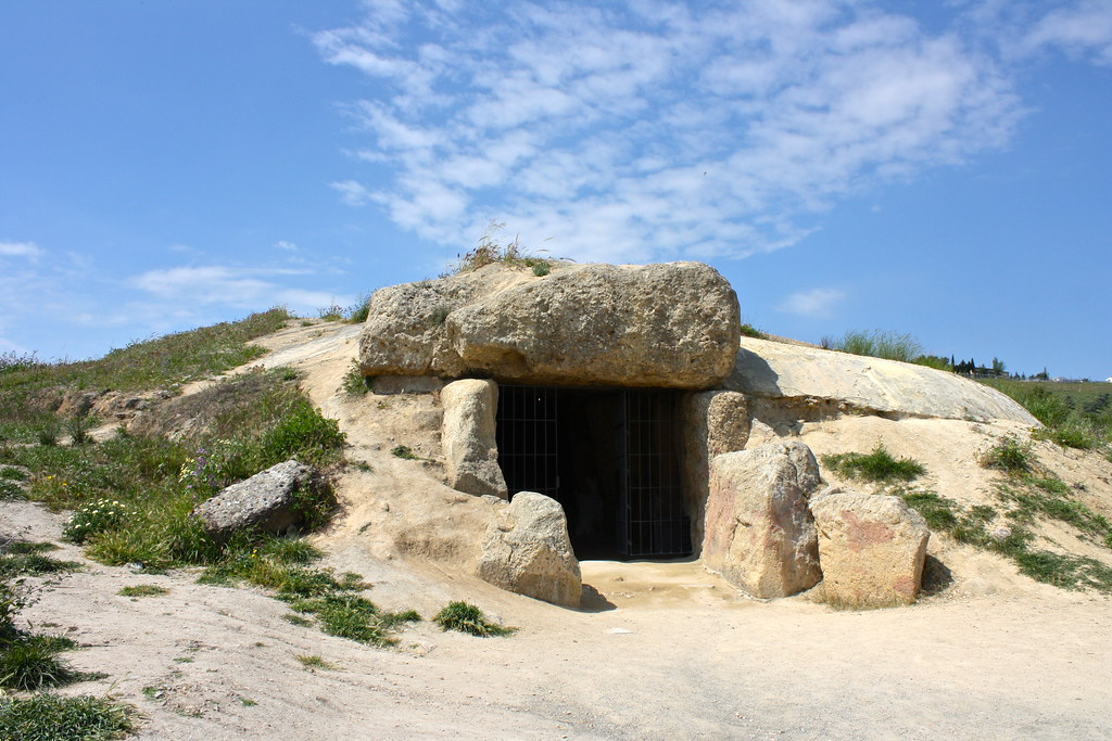 En la imagen se muestra el dolmen de Menga, Antequera.